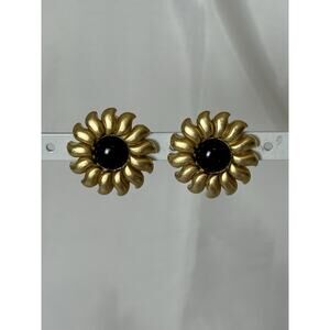Beautiful Vtg Gold Tone Flower Clip On By Ervin Pearl